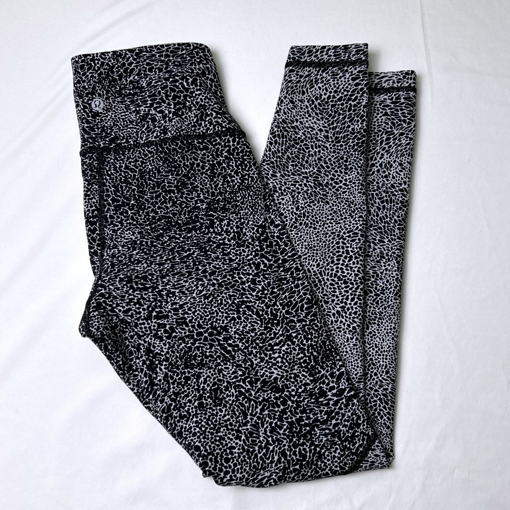 Lululemon Womens Wunder Under High Rise Animal Print Leggings Size 6 Black White